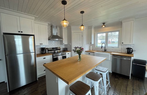 Embree House | Oceanfront clapboard cottage - a great central location!
