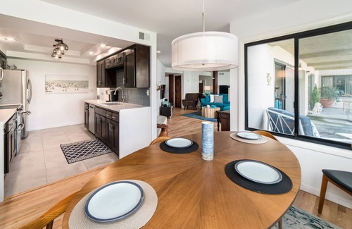 Solana Beach Condo | Oceanfront Community of Del Mar Beach Club Pool-Side Condo with AC!