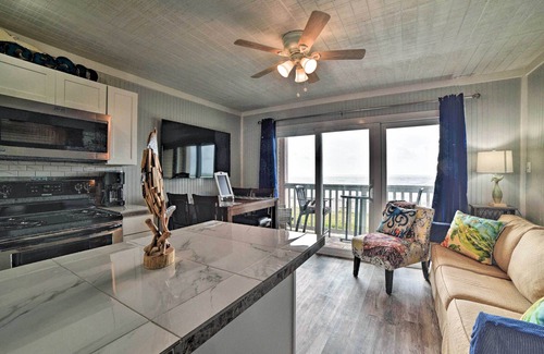 North Beach Condo | Oceanfront Corpus Christi Escape w/Community Pool
