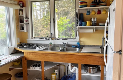 Boothbay Harbor Cottage | Oceanfront Cottage For 2! Quiet, kayaking, and enjoy the natural beauty!