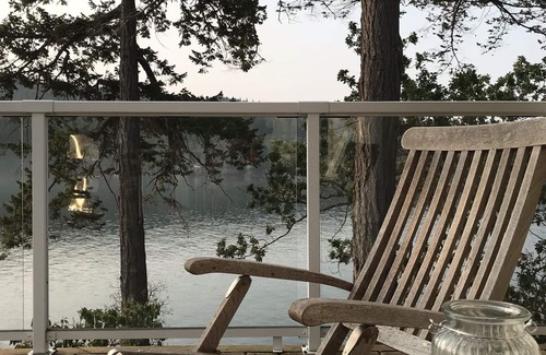 Pender Island Cottage | Oceanfront Cottage in Otter Bay on North Pender Island with spectacular views