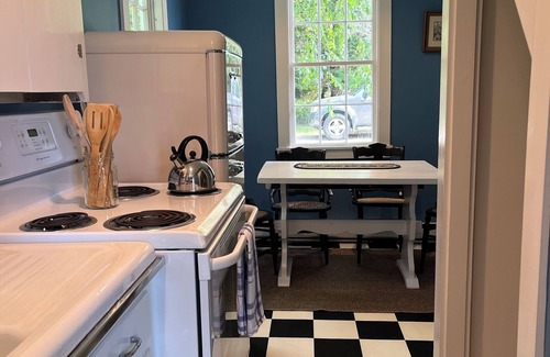 Isle of Springs Cottage | Oceanfront cottage Barters Island, Boothbay, ME