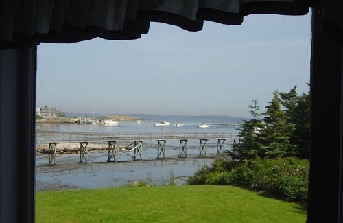 Newagen Cottage | Oceanfront Cottage Southport 3 BR 2BA, Handicapped Accessible