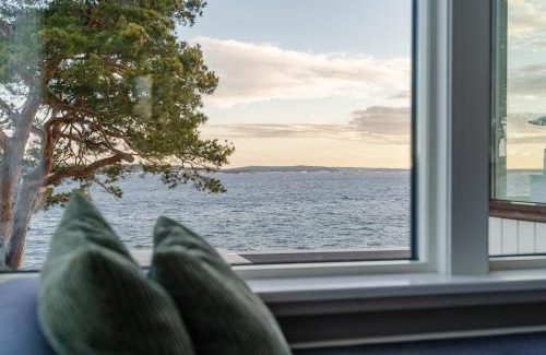 Stavsnas House | Oceanfront Escape with Sauna & Jacuzzi