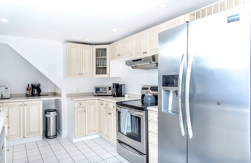 North Kingstown House | Oceanfront Modern Cape, 15 min to Newport!