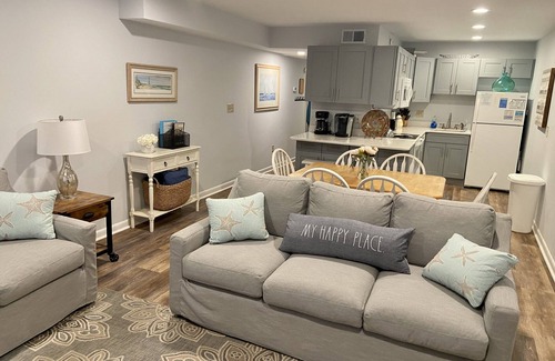 Duck Condo | OCEANFRONT! Newly renovated 2BD/2Bath in Duck, NC