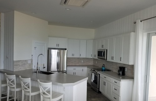 Jimmy Hill House | Oceanfront Paradise in Exuma: Pool, Kayaks & Stunning Views Await You!