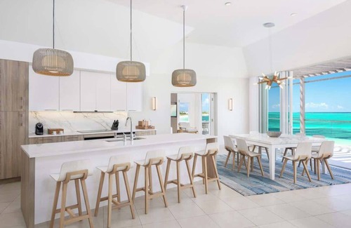 The Bight Apartment | Oceanfront Penthouse | Hot Tub + Daily Cabana
