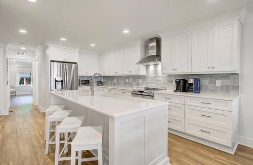 Pelican Bay House | Oceanfront, Renovated w/screened porch & community pool - 33 Beach Club