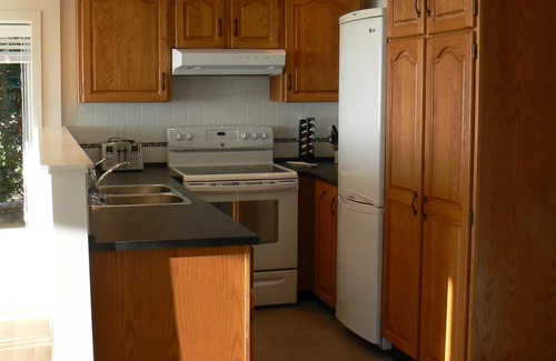 Cordova Bay House | OCEANFRONT SUITE ON WALK ON SANDY BEACH WITH INCREDIBLE VIEWS.