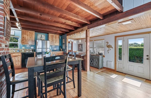 Harbor Cabin | OCEANFRONT Sunset Cabin with stunning ocean views & staircase to the beach!