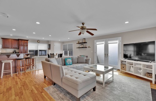 Keansburg Villa | Oceanfront Villa with Skyline Views