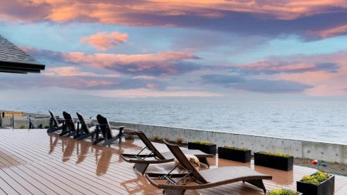 Bells Beach House | Oceanfront w Game Room Fire Pit Panoramic Views Angels Landing by AvantStay