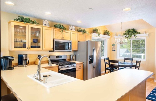 Depoe Bay Condo | Oceanfront, Whale Watching, Pool - Nautical Breeze
