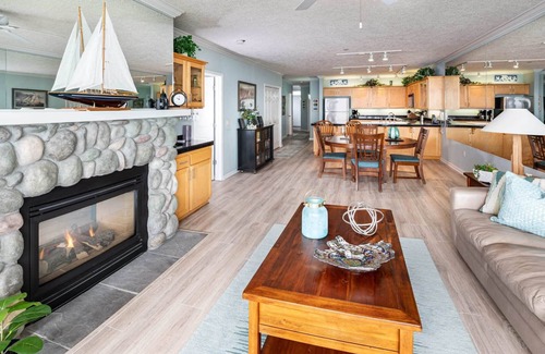 Depoe Bay Condo | Oceanfront, Whale Watching, Pool | Whalers View