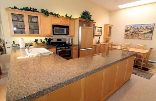 Depoe Bay Condo | Oceanfront, Whale Watching, Pool | Surf Song