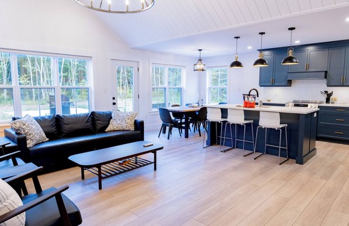 Lakeside House | Oceanlinks Escape near Crowbush Golf Course & Lakeside Beach
