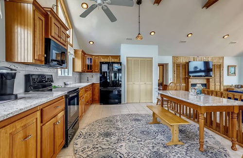 Ocean Hill House | Oceanside: 2 minute walk to beach! Private pool, Tiki bar, Hot Tub! Sat.-Sat.
