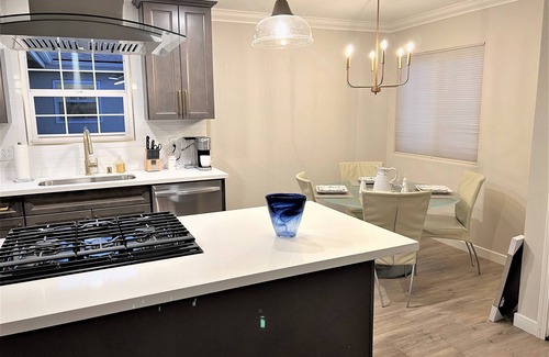 Mira Costa House | Oceanside beauty just 5 miles to the beach