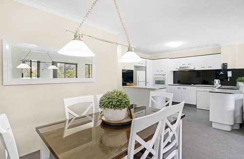 Burleigh Heads Apartment | Oceanside Cove Holiday Apartments