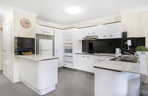 Burleigh Heads Apartment | Oceanside Cove Holiday Apartments