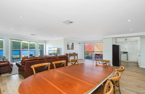 Ettalong Beach Apartment | Oceanside @ Ettalong Beach