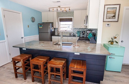 Ocean Hill House | Oceanside, Private Pool, Hot Tub, Screened Porch, Close to Beach! OH81, Lazy Daisy