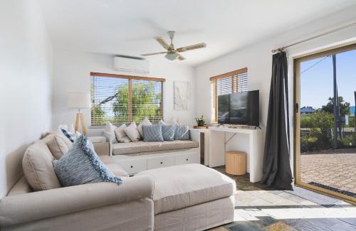 Peppermint Grove Beach House | Oceanview Manor by "Peppy Beach Retreats" - Two Houses in One with Panoramic Views