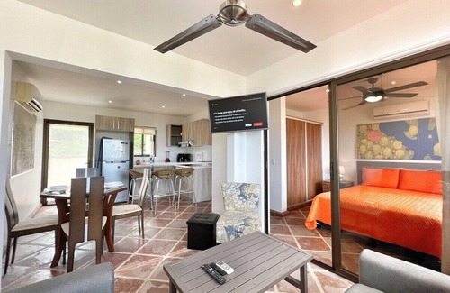 Coco Sunset Hills Condo | Oceanview Rooftop Patio - 5 Pools - Walk to Beach