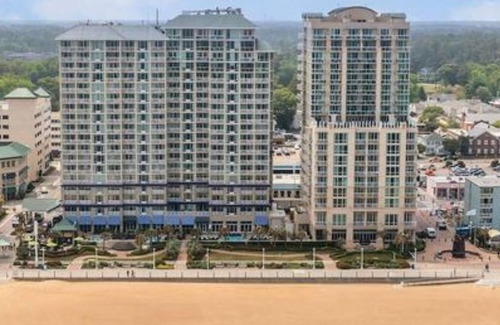 Virginia Beach Resort | Oceanview Suite with double beds and balcony