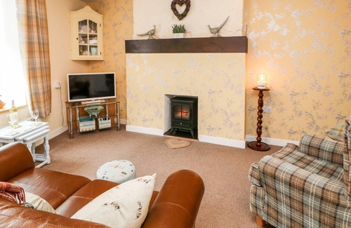 Hunwick Cottage | OCTOBER COTTAGE, romantic, character holiday cottage in Hunwick