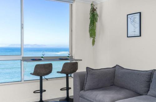 Strand Apartment | Odeon Towers 808 by Host Agents