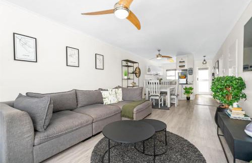 Strand Apartment | Odeon Towers 808 by Host Agents
