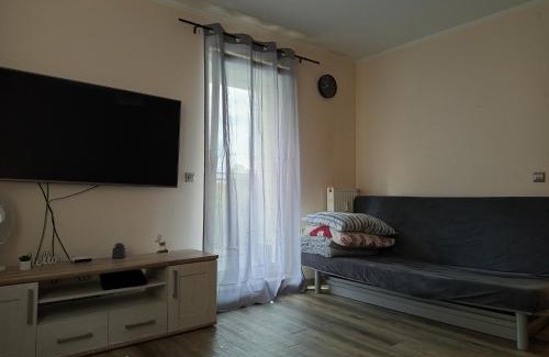 Bialoleka Apartment | Odkryta Warszawa! - prywatne mieszkanie, samodzielne zameldowanie, private studio balcony, free wifi, smart tv 55", parking, self check in - Warsaw North