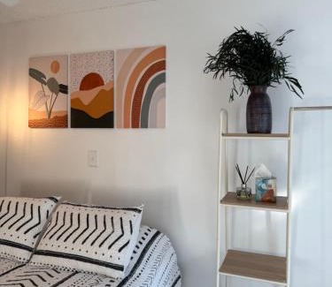 Southwest House | Oesta Palma's Guest House with BBQ & Beach Gear Near Downtown WBP