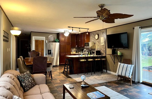 Benzonia House | %OFF 7/28 DAYS 20 gst/pet - 3,600 sq. ft.ranch 0.5m to Crystal Mountain resort