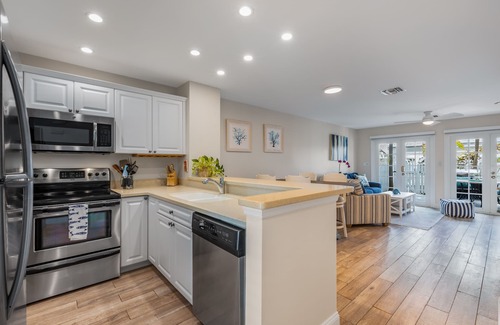 Bahama Village House | OFF COURSE ~ Adorable 2 BR, 2.5 Ba Townhome in Truman Annex w/Shared Pool!