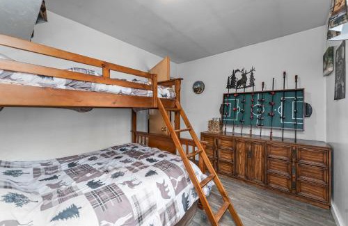 Cascade House | Off Grid Cozy Private Cabin