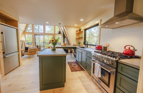 North Jay Cabin | Off-Grid w/Wood Fired Hot Tub - Modern and Cozy - 4 Kayaks Included - 90 Acres