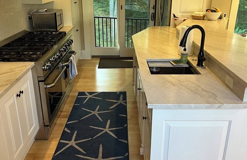 Ogunquit House | Off Shore Road-Walk to the beach and Perkins Cove-Walk to shops and restaurants