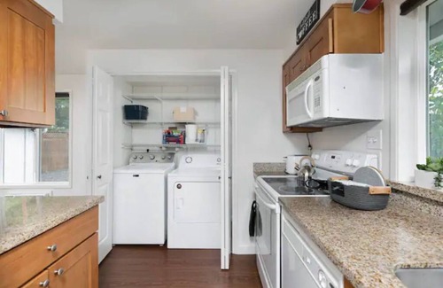 Vancouver House | Off the Fairway on Fairmount 2 Bd 1 Bth