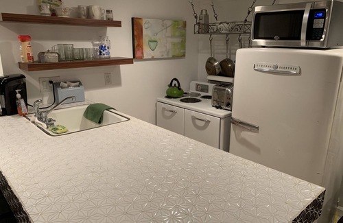Cheesman Park House | Off the Park Walk to Everything Whole Foods, Restaurants Coffee & Bus