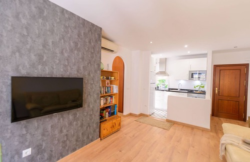 Perchel Sur Apartment | OFFER Cozy Flat In The Historic City Center Of Malaga. FREE PARKING, WIFI, PATIO