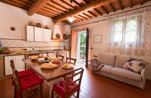 Peccioli Apartment | Offer ! Holidays, apartment (Rosa 4 + 2) Area Volterra, San Gimignano and Pisa