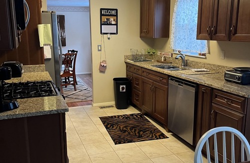 Penn Hills House | Offering 50 % discounts on stays of 28 days or more! 10% on 7 or more days!