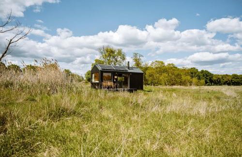 Seelow Resort | Offgrid Cabin am See in Brandenburg Tiny House Natururlaub bei Berlin