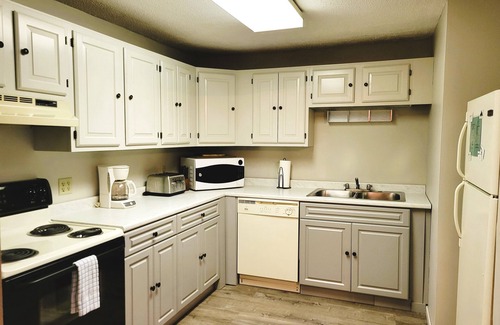 Bartlett Condo | Official Seasons RMC Condo 02C - 2 Bedrooms - sleeps 8 - Dog Fees