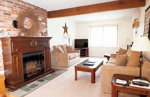 Bartlett Condo | Official Seasons RMC Condo 11B - 2 Bedroom - sleeps 6 - Dog Fees