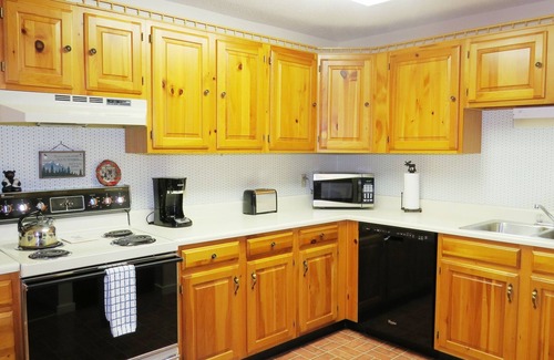 Bartlett Condo | Official Seasons RMC Condo 13G - 2 Bedroom + Loft - sleeps 8 - No Fees