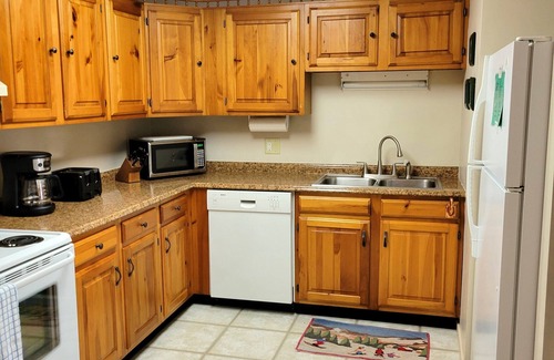 Bartlett Condo | Official Seasons RMC Condo - 2 bedrooms + loft - sleeps 10 - Dog Fees